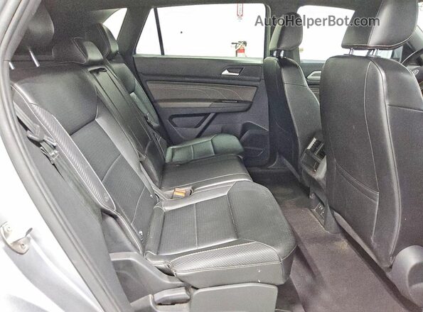 1V2HE2CA0NC217511 2022 VOLKSWAGEN ATLAS Silver Rear interior view