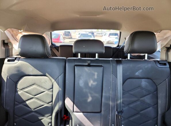 1V2HN2CA2TC550340 2026 VOLKSWAGEN ATLAS Silver Rear seats view