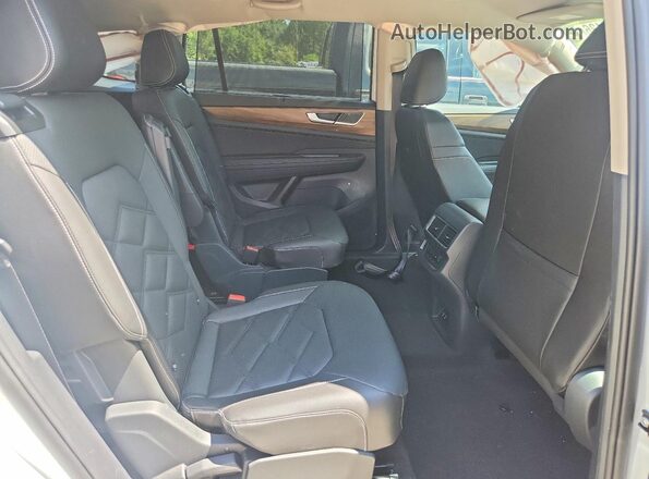 1V2HR2CA1RC623825 2024 VOLKSWAGEN ATLAS White Widok wnętrza z tyłu