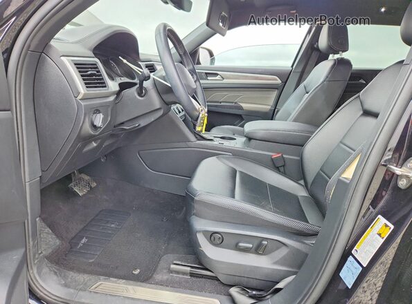 1V2JE2CA3MC211895 2021 VOLKSWAGEN ATLAS Черный Вид салона спереди