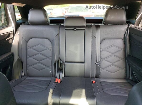 1V2JE2CA6RC225667 2024 VOLKSWAGEN ATLAS Silver Widok tylnych siedzeń