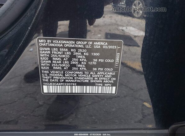 1V2JE2CAXPC220792 2023 VOLKSWAGEN ATLAS Black Widok komory silnika
