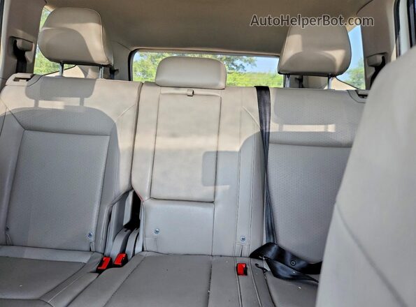 1V2KR2CA3JC532498 2018 VOLKSWAGEN ATLAS White Widok tylnych siedzeń