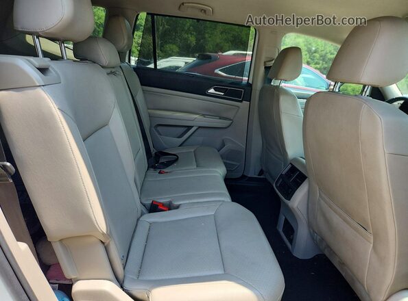 1V2KR2CA3JC532498 2018 VOLKSWAGEN ATLAS White Widok wnętrza z tyłu