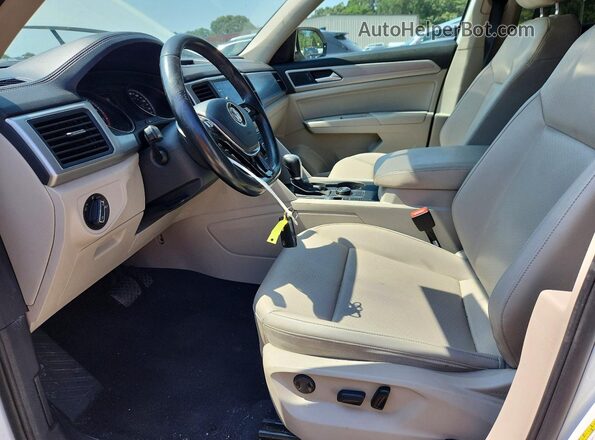 1V2KR2CA3JC532498 2018 VOLKSWAGEN ATLAS White Widok wnętrza z przodu