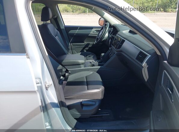 1V2KR2CA4JC576963 2018 VOLKSWAGEN ATLAS Silver Front interior view