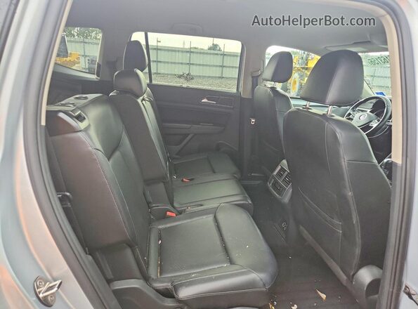1V2KR2CA7JC563785 2018 VOLKSWAGEN ATLAS Silver Vista de los asientos traseros