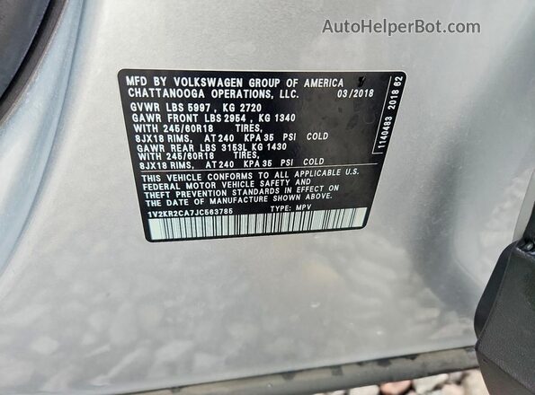 1V2KR2CA7JC563785 2018 VOLKSWAGEN ATLAS Silver Vista del compartimento del motor
