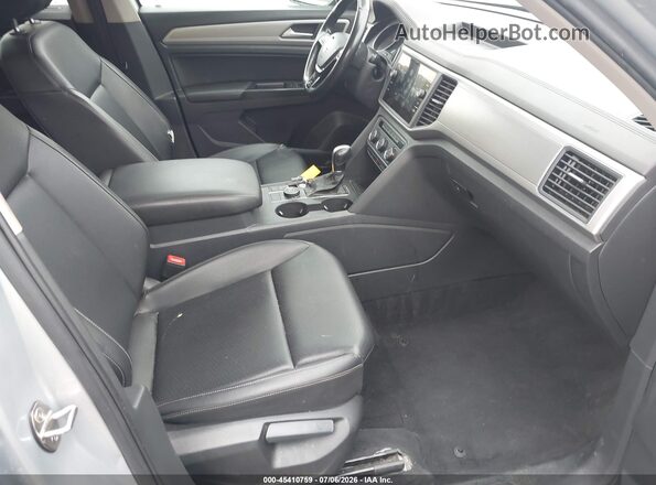 1V2KR2CA7JC573443 2018 VOLKSWAGEN ATLAS Silver Widok wnętrza z przodu