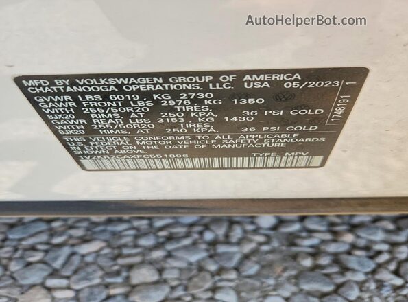 1V2KR2CAXPC551896 2023 VOLKSWAGEN ATLAS White Widok naklejki z numerem VIN