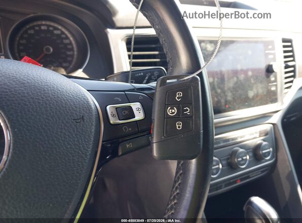 1V2LR2CA0JC584854 2018 VOLKSWAGEN ATLAS White Вид панелі приладів