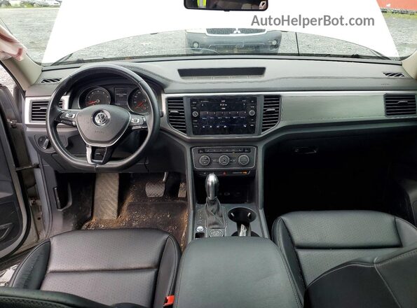 1V2LR2CA0KC587786 2019 VOLKSWAGEN ATLAS Серебряный Вид панели приборов