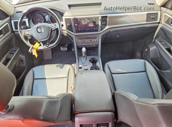 1V2LR2CA6JC501055 2018 VOLKSWAGEN ATLAS Silver Widok deski rozdzielczej