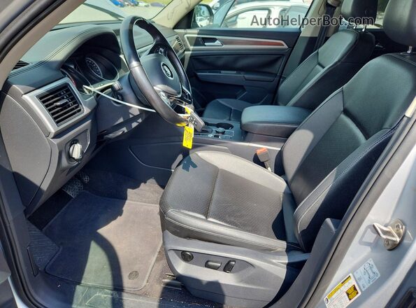 1V2LR2CA6JC501055 2018 VOLKSWAGEN ATLAS Silver Widok wnętrza z przodu