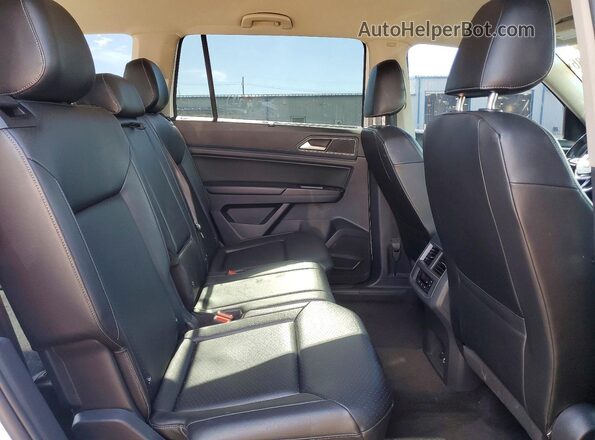 1V2LR2CA7JC586651 2018 VOLKSWAGEN ATLAS White Vista de los asientos traseros