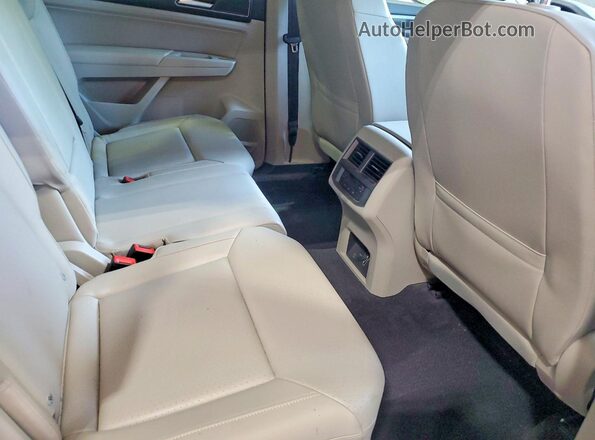 1V2LR2CA8JC539001 2018 VOLKSWAGEN ATLAS White Вид задньої частини салону