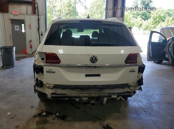 1V2LR2CA8JC539001 2018 VOLKSWAGEN ATLAS White Вид ззаду