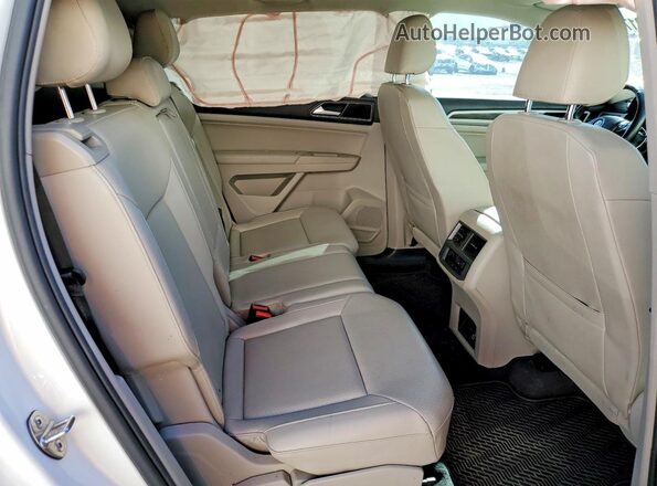 1V2LR2CA9JC552145 2018 VOLKSWAGEN ATLAS Белый Вид задней части салона