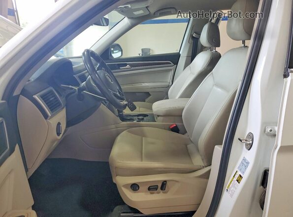 1V2LR2CAXJC503391 2018 VOLKSWAGEN ATLAS White Вид салону спереду
