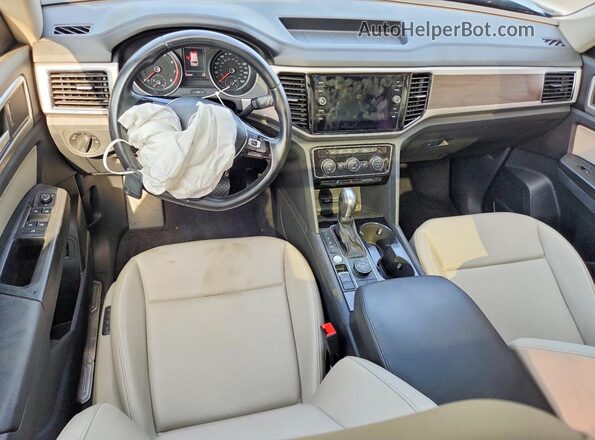 1V2MR2CA0JC555312 2018 VOLKSWAGEN ATLAS Blue Vista del salpicadero