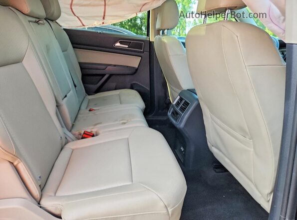 1V2MR2CA0JC555312 2018 VOLKSWAGEN ATLAS Blue Vista interior trasera
