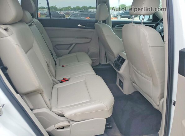 1V2MR2CA5JC537842 2018 VOLKSWAGEN ATLAS White Вид задньої частини салону