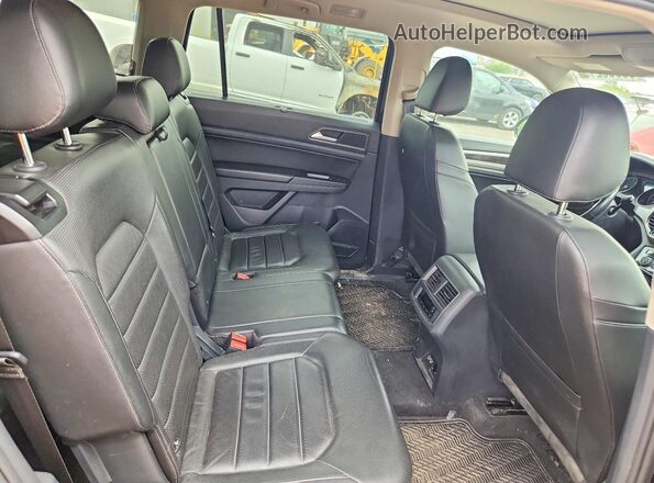 1V2MR2CA9JC563439 2018 VOLKSWAGEN ATLAS Black Rear seats view