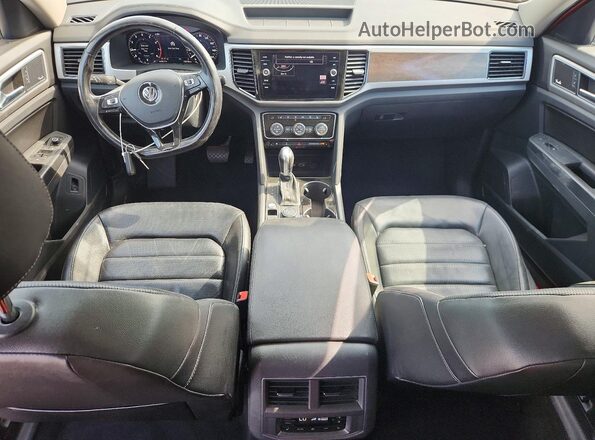 1V2NR2CA0JC523710 2018 VOLKSWAGEN ATLAS Red Widok deski rozdzielczej