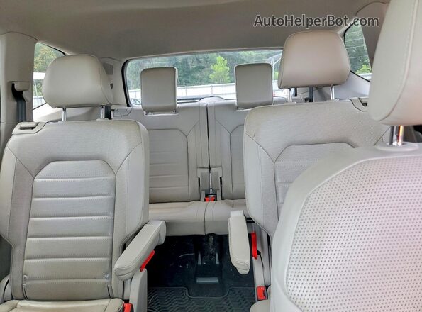 1V2NR2CA0JC587696 2018 VOLKSWAGEN ATLAS Two Tone Вид задніх сидінь