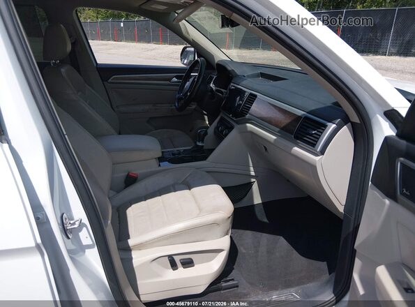 1V2NR2CA1JC524686 2018 VOLKSWAGEN ATLAS White Вид салону спереду