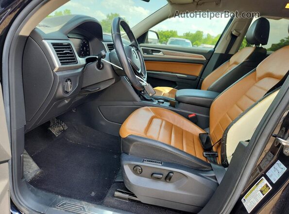 1V2NR2CA3JC523202 2018 VOLKSWAGEN ATLAS Black წინა სალონის ხედი