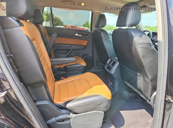 1V2NR2CA3JC523202 2018 VOLKSWAGEN ATLAS Black უკანა სალონის ხედი