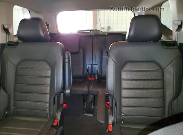 1V2NR2CA7KC561002 2019 VOLKSWAGEN ATLAS Silver Widok tylnych siedzeń