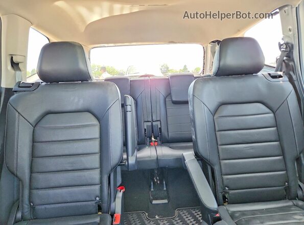 1V2NR2CA7KC567513 2019 VOLKSWAGEN ATLAS Silver Widok tylnych siedzeń