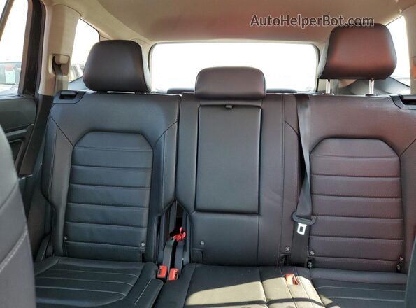 1V2NR2CA9JC548136 2018 VOLKSWAGEN ATLAS Black Rear seats view