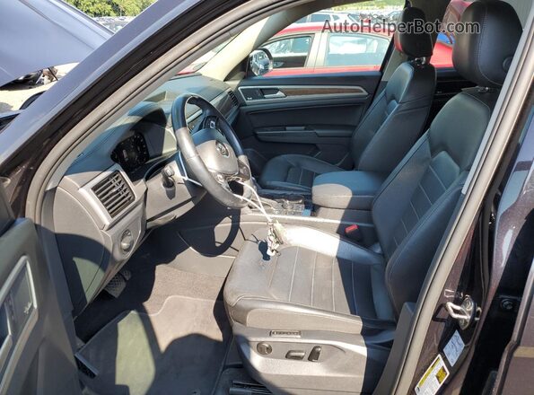 1V2NR2CA9JC548136 2018 VOLKSWAGEN ATLAS Black Front interior view