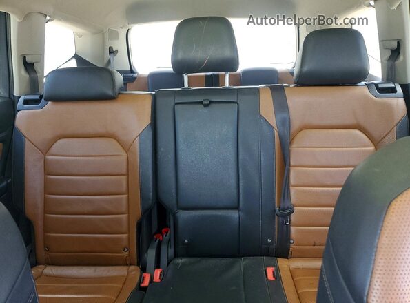 1V2NR2CAXJC500466 2018 VOLKSWAGEN ATLAS Gray Widok tylnych siedzeń