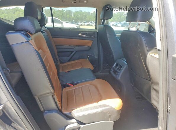 1V2NR2CAXJC500466 2018 VOLKSWAGEN ATLAS Gray Widok wnętrza z tyłu
