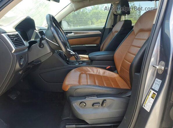 1V2NR2CAXJC500466 2018 VOLKSWAGEN ATLAS Gray Widok wnętrza z przodu