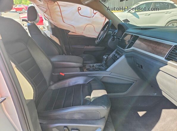1V2NR2CAXKC505782 2019 VOLKSWAGEN ATLAS Silver Widok wnętrza z przodu