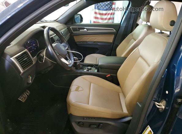 1V2RE2CA4LC211762 2020 VOLKSWAGEN ATLAS Blue Widok wnętrza z przodu