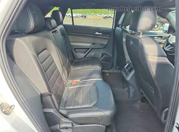 1V2TE2CA4MC211607 2021 VOLKSWAGEN ATLAS White Вид задньої частини салону