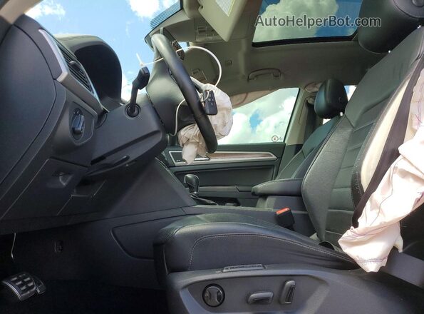 1V2TR2CA2JC575752 2018 VOLKSWAGEN ATLAS White Widok wnętrza z przodu