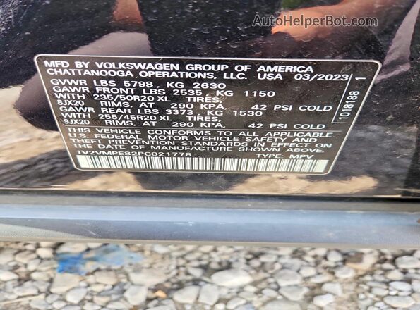 1V2VMPE82PC021778 2023 VOLKSWAGEN ID.4 Black Vista de la etiqueta del VIN
