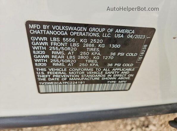 1V2WE2CA7PC224191 2023 VOLKSWAGEN ATLAS White Widok naklejki z numerem VIN