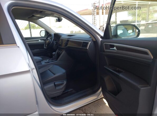 1V2WR2CA9KC560549 2019 VOLKSWAGEN ATLAS Silver Widok wnętrza z przodu