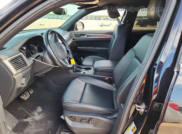 1V2YE2CA7LC219401 2020 VOLKSWAGEN ATLAS Черный Вид салона спереди