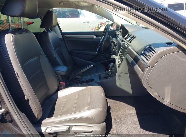 1VWAA7A31JC008916 2018 VOLKSWAGEN PASSAT Black Front interior view