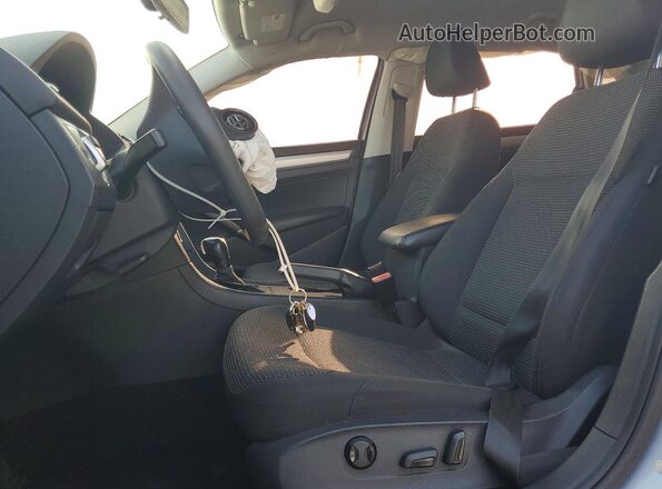 1VWAA7A31JC025652 2018 VOLKSWAGEN PASSAT Silver Вид салону спереду