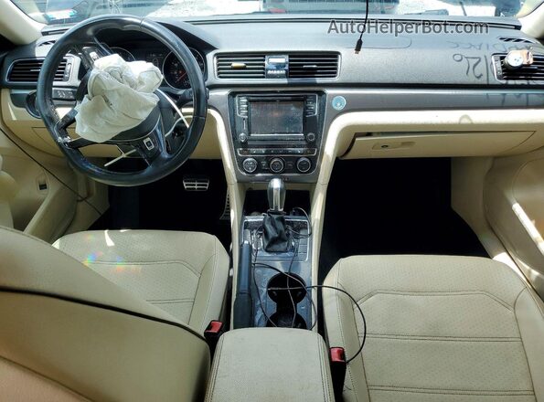 1VWAA7A32JC010948 2018 VOLKSWAGEN PASSAT Black Vista del salpicadero